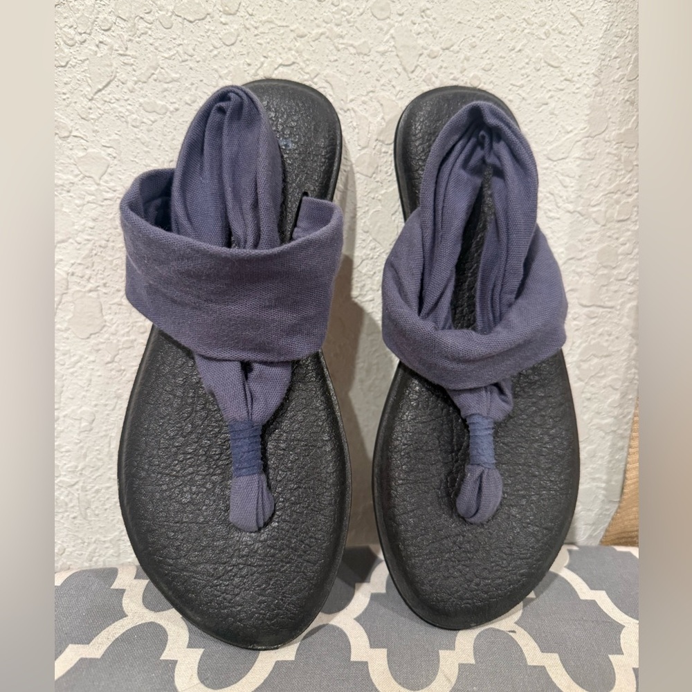 Sanuk | Sandals Size  7